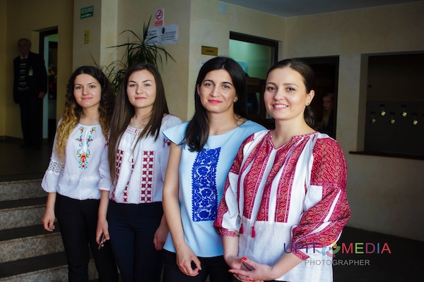 Women in the Traditional Romanian Blouse